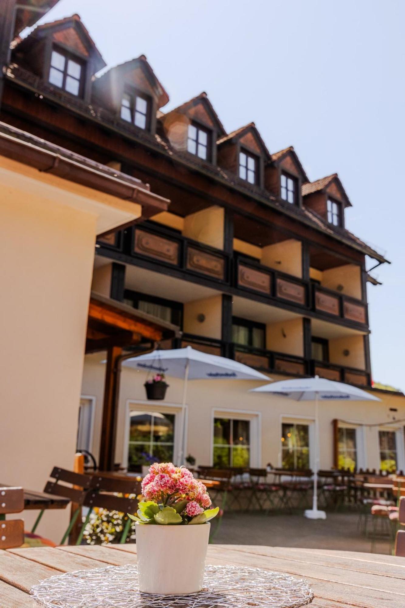 Landgasthof Zur Linde Heimbuchenthal Extérieur photo