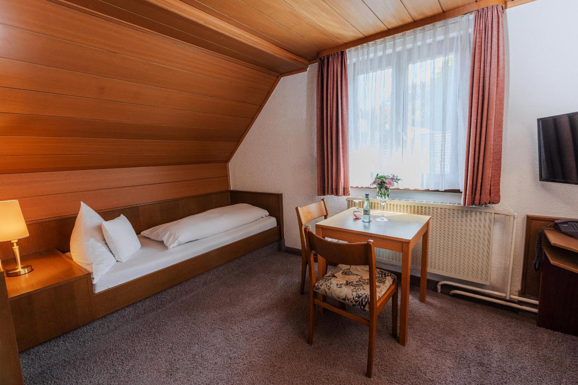 Landgasthof Zur Linde Heimbuchenthal Extérieur photo